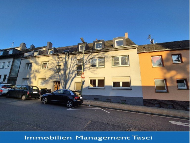 Frontansicht mit Logo Essen Mehrfamilienhaus Selbstnutzer aufgepasst!!! Erdgeschoss und Dachgeschoss frei.