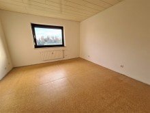 Schlafzimmer Frisch renovierte, bezugsfertige Wohnung mit gro�em Balkon