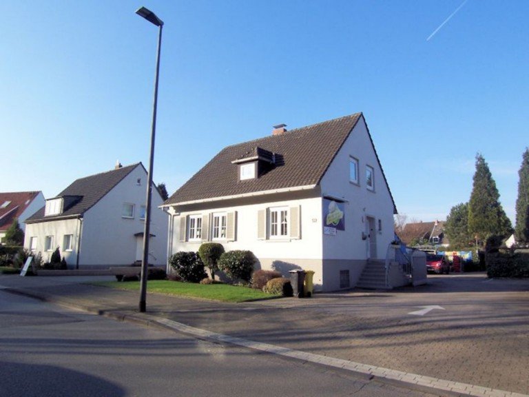 Seitenansicht 2 Gelsenkirchen Wohn- / Gesch�ftshaus Freistehendes Einfamilienhaus mit Gewerbe.