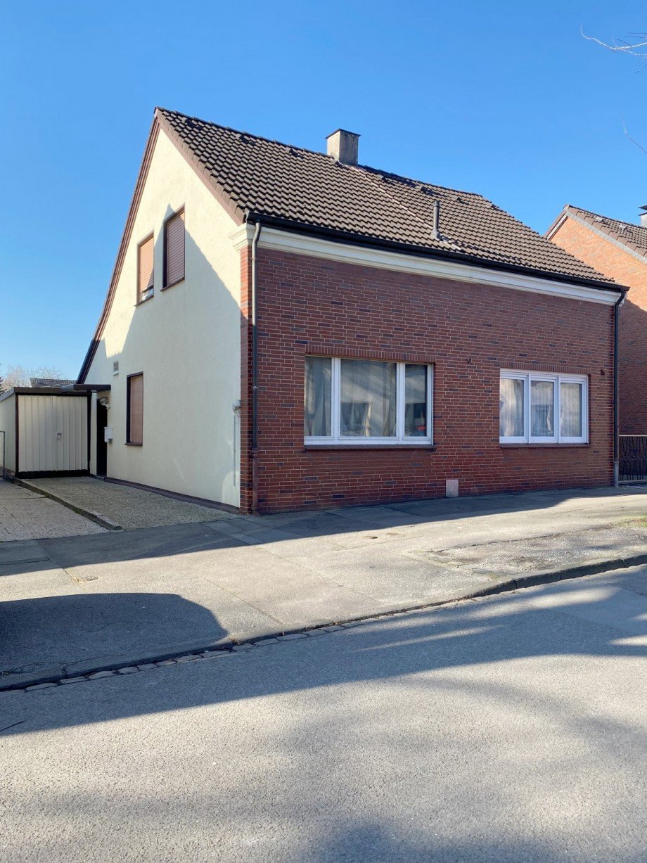 Vorder u. Giebelansicht Einfamilienhaus Gelsenkirchen